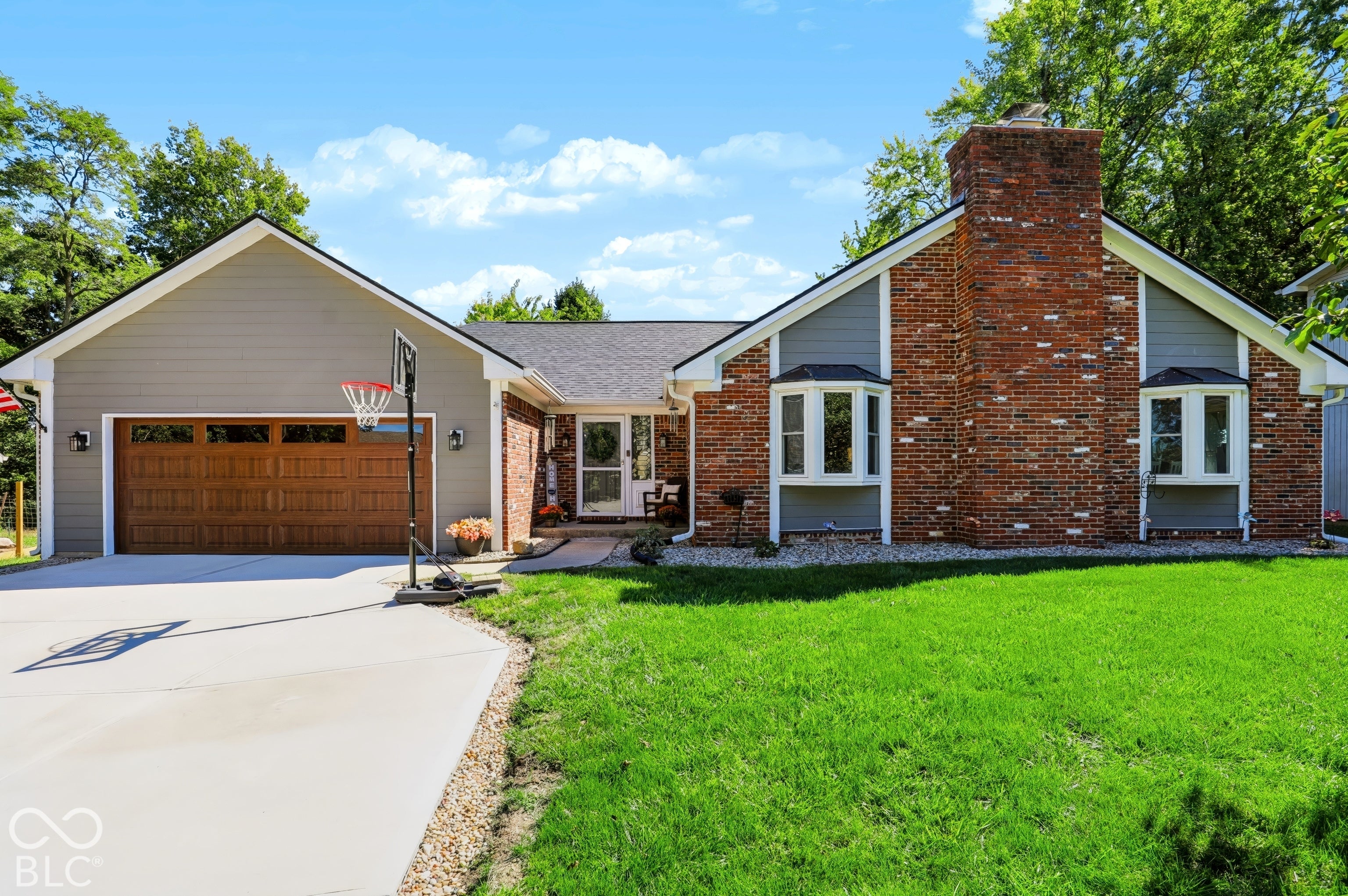 999 Shoreline Circle