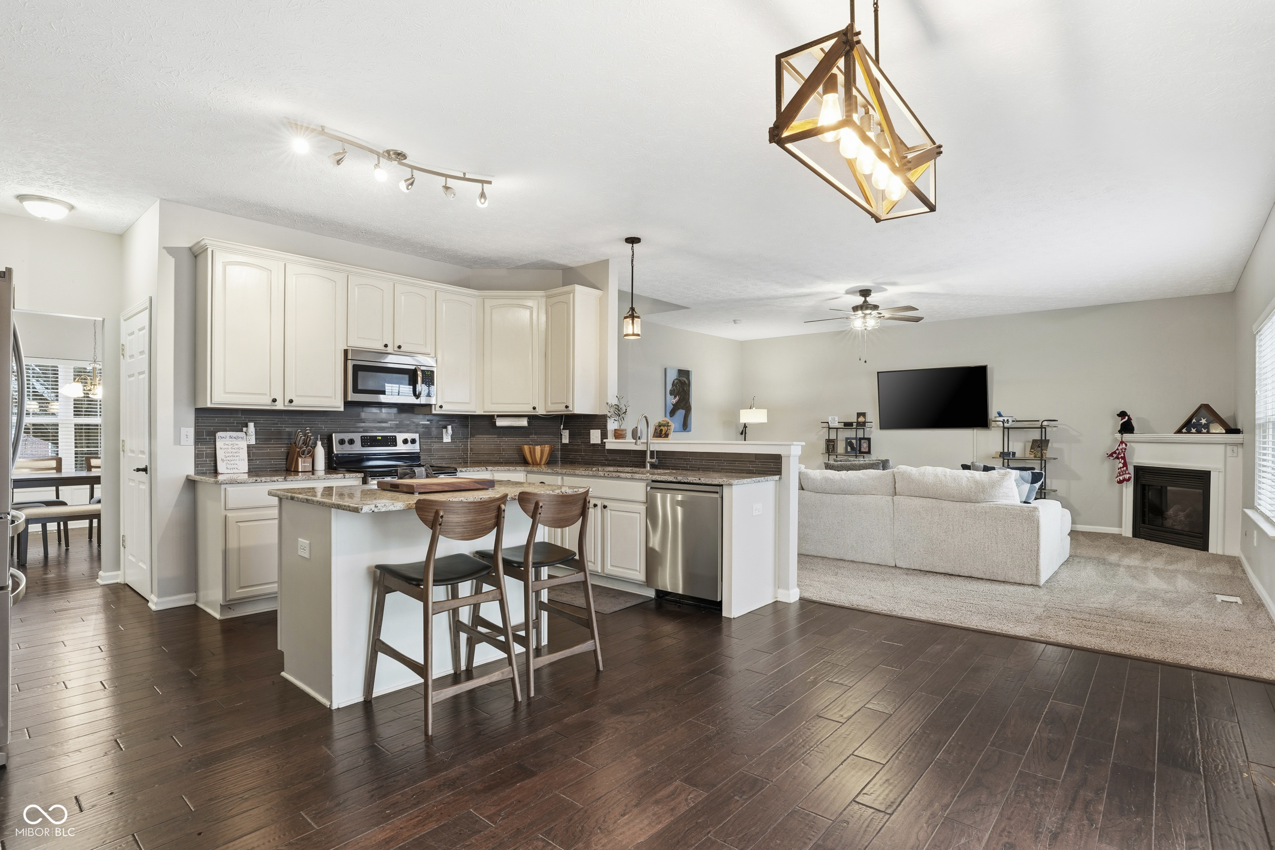 1635 Beacon Pointe Boulevard