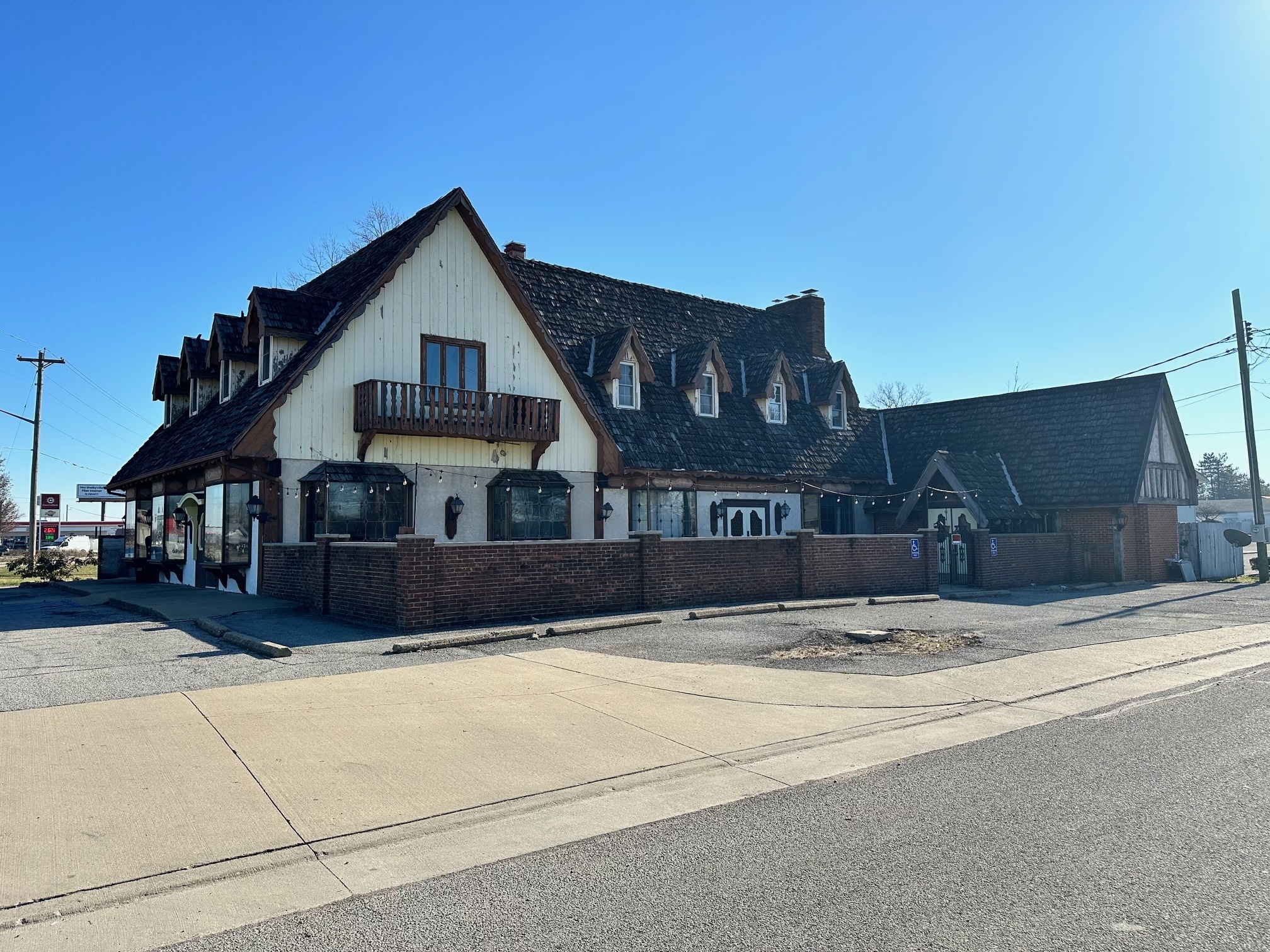 1415 E Michigan Road