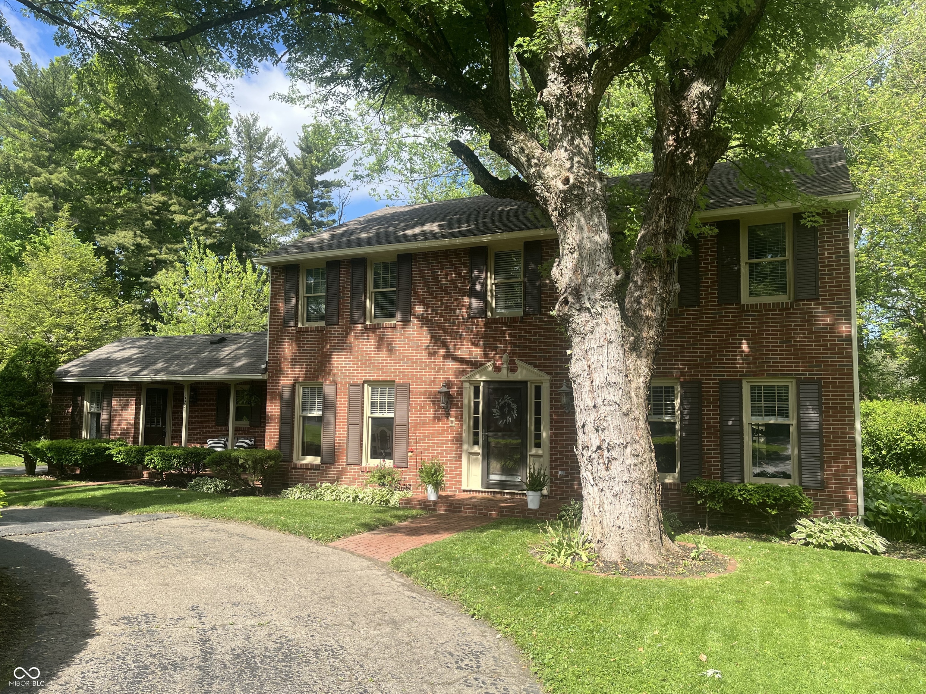 925 Forest Drive