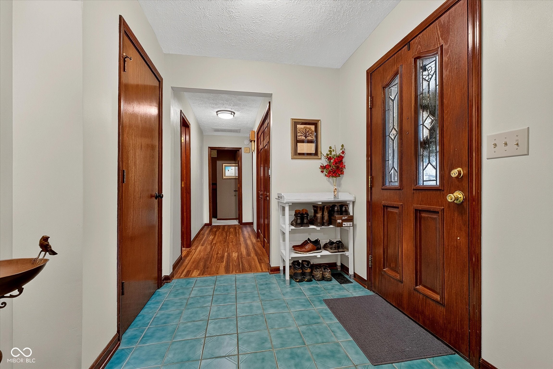 6926 Woodridge Drive