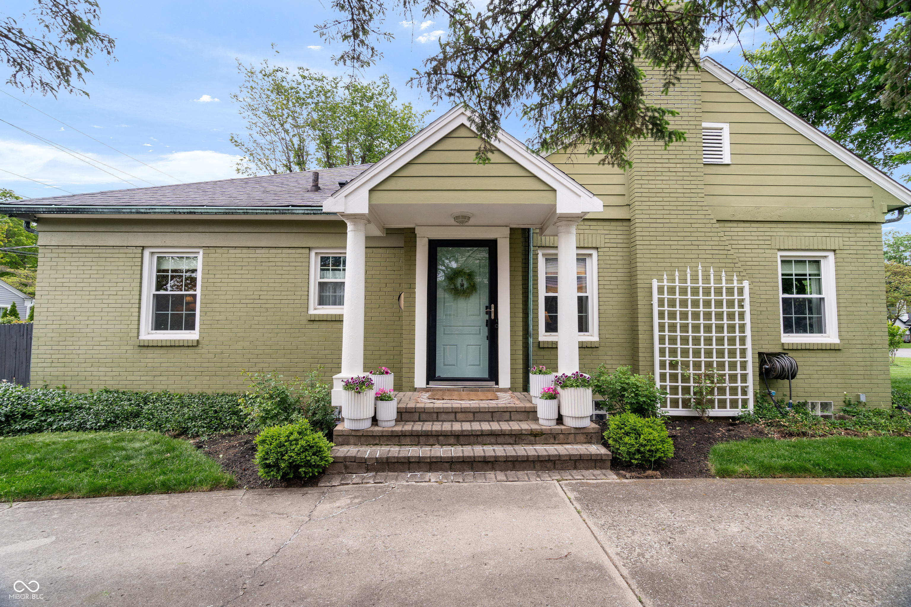 1520 Kessler Boulevard East Drive