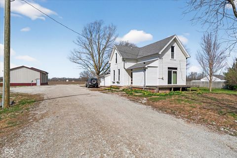 Photo of 2440 N Buck Creek Road, Greenfield, IN 46140 (MLS # 22099350)