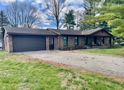 Photo of 700 Albin Pond Road, Greencastle, IN 46135 (MLS # 22090936)