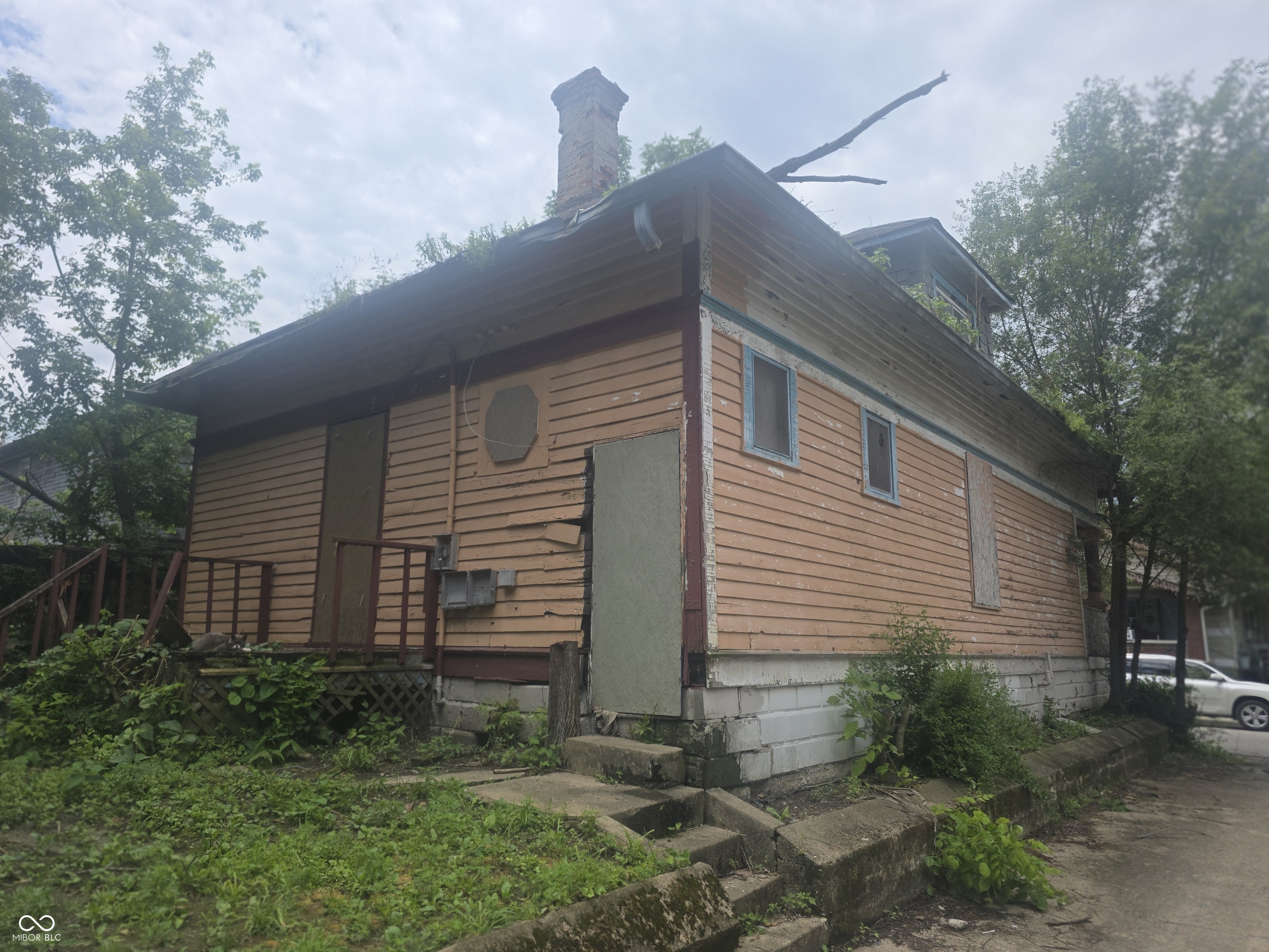 511 N Gray Street