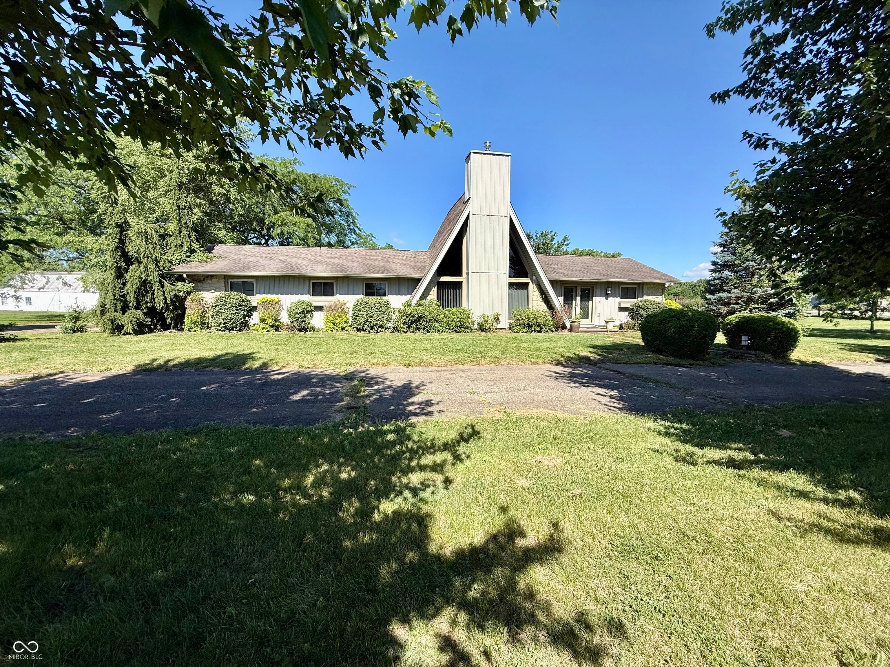 9261 S 825 W