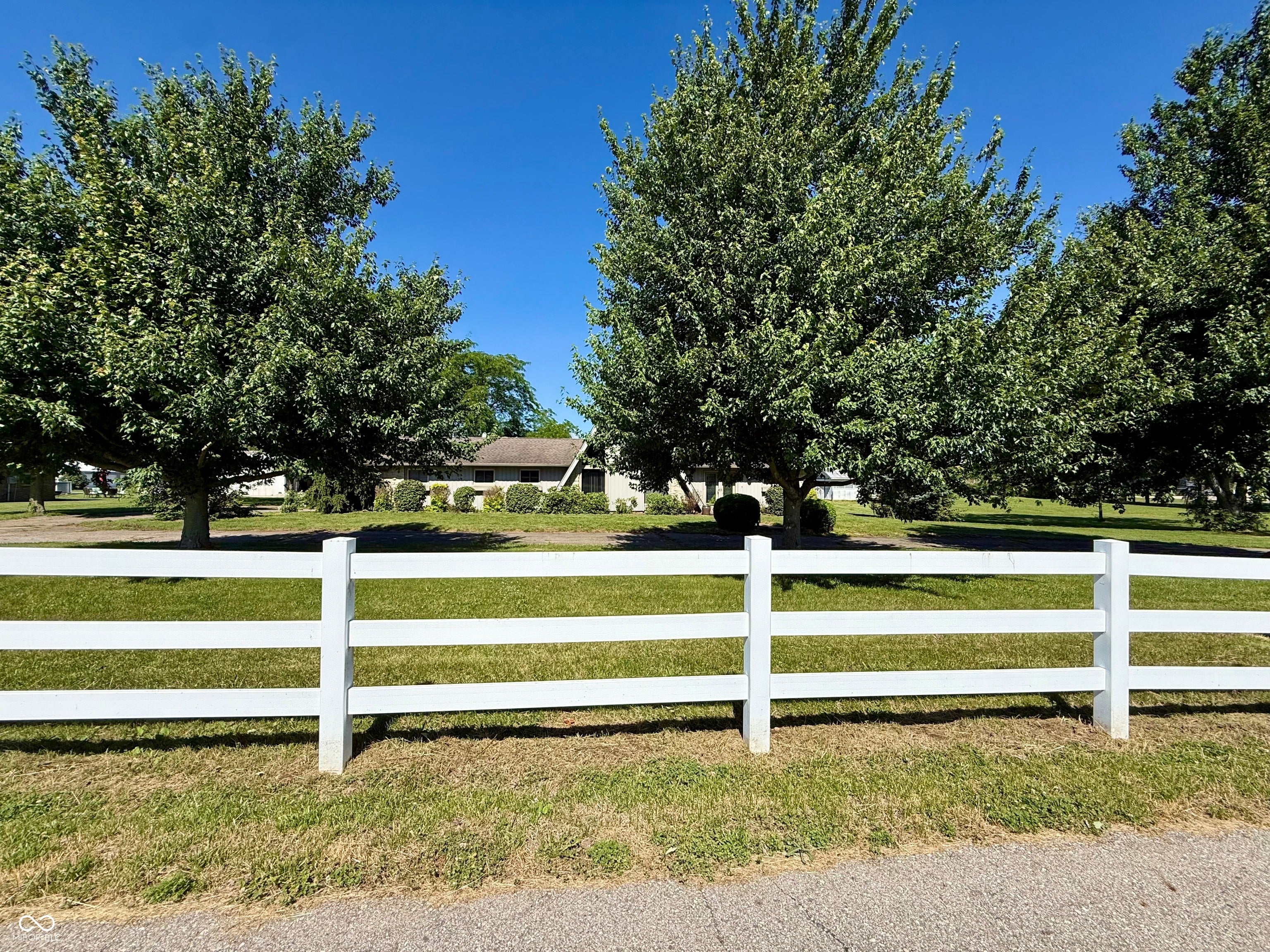 9261 S 825 W