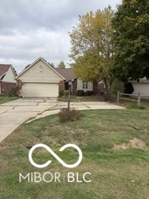 Photo of 1076 W Southport Road, Indianapolis, IN 46217 (MLS # 22093107)