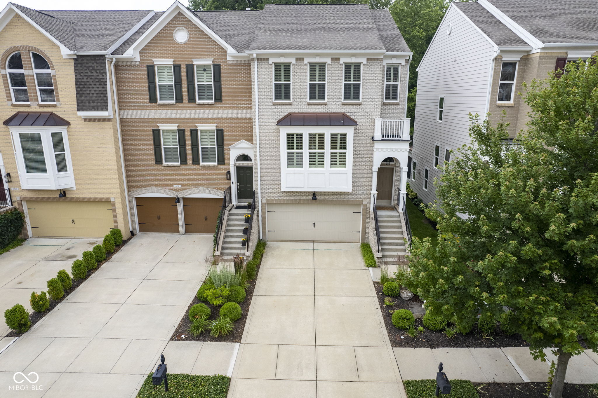 692 Greenford Trail N