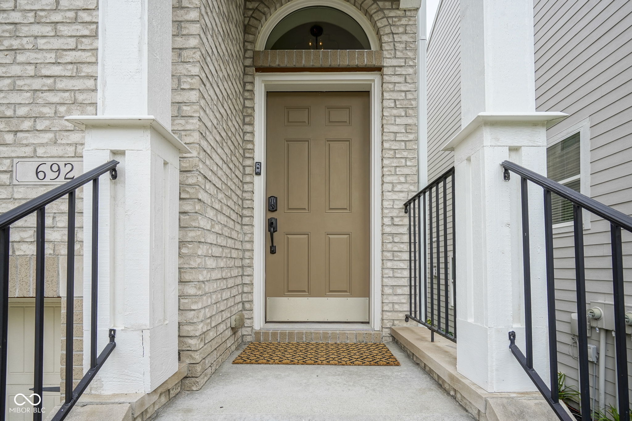 692 Greenford Trail N