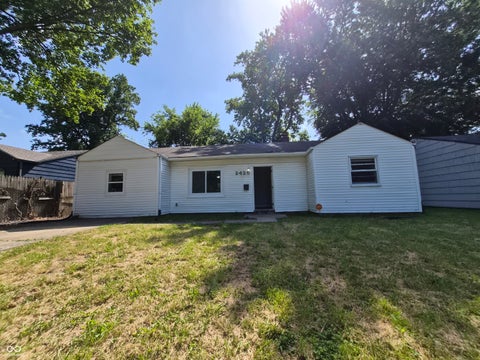 Photo of 2425 N Kenyon Street, Indianapolis, IN 46219 (MLS # 22111643)