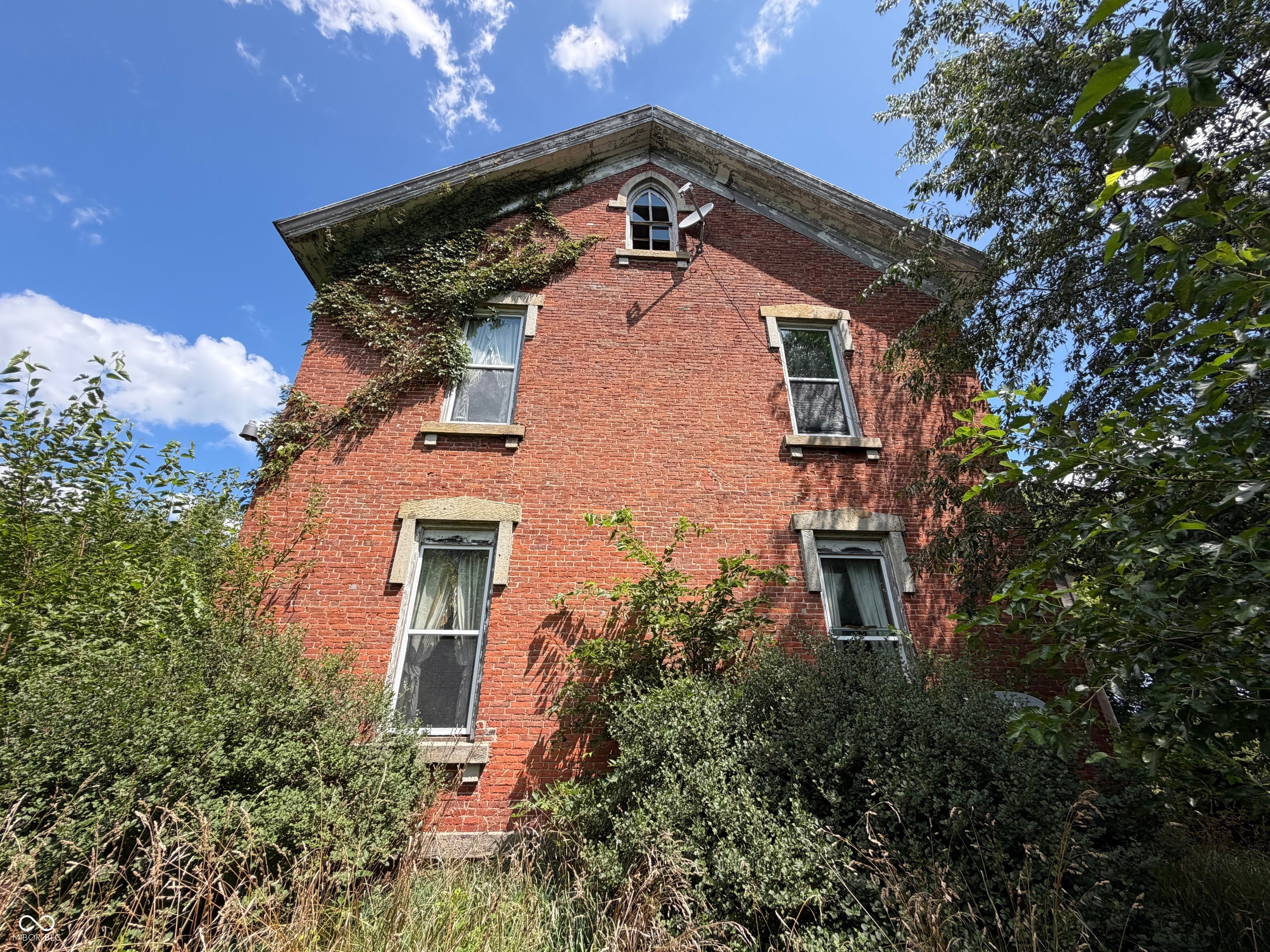 1592 N 425 W
