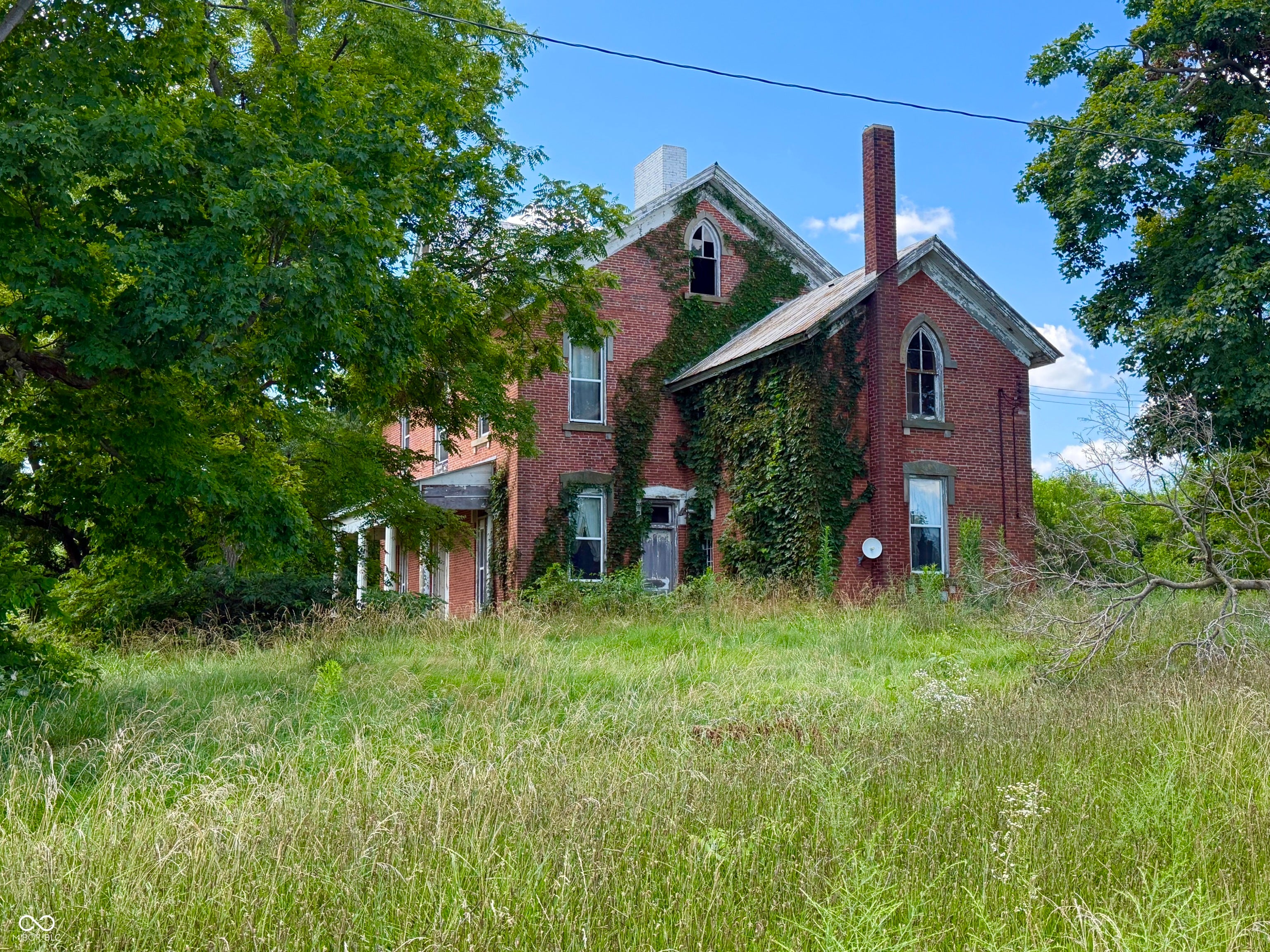 1592 N 425 W