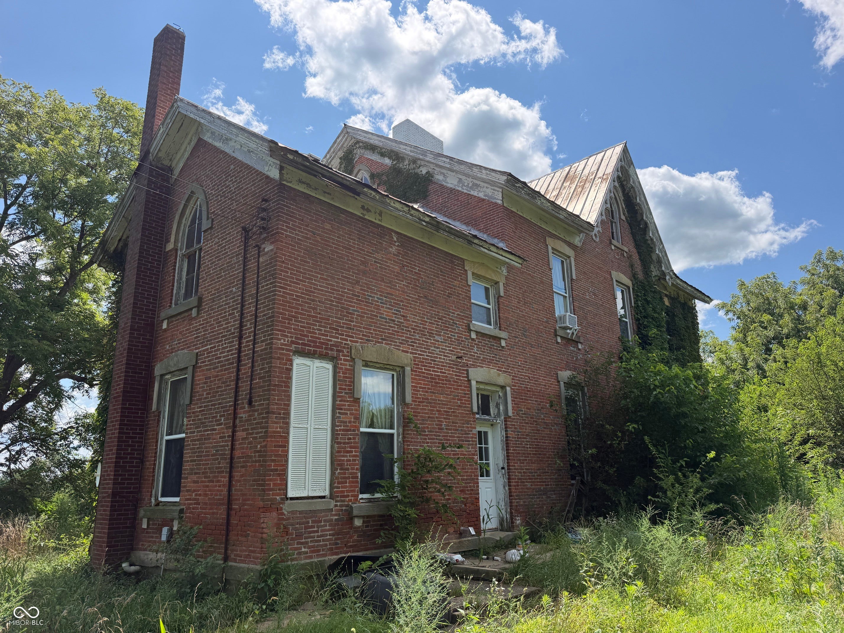 1592 N 425 W