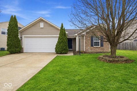 Photo of 1926 Brook Crossing Way, Indianapolis, IN 46229 (MLS # 22089268)