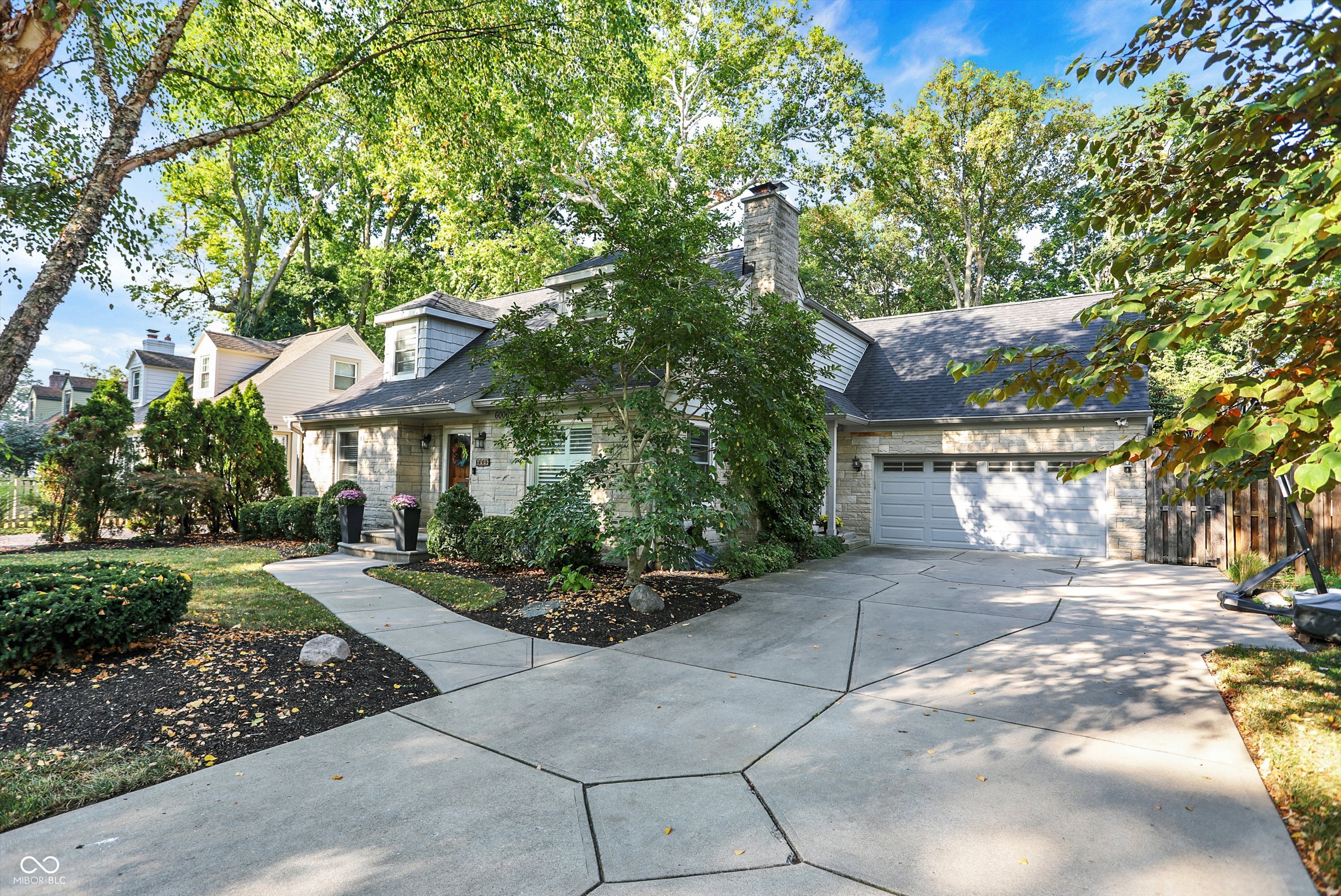 6006 Hillside Avenue W Drive