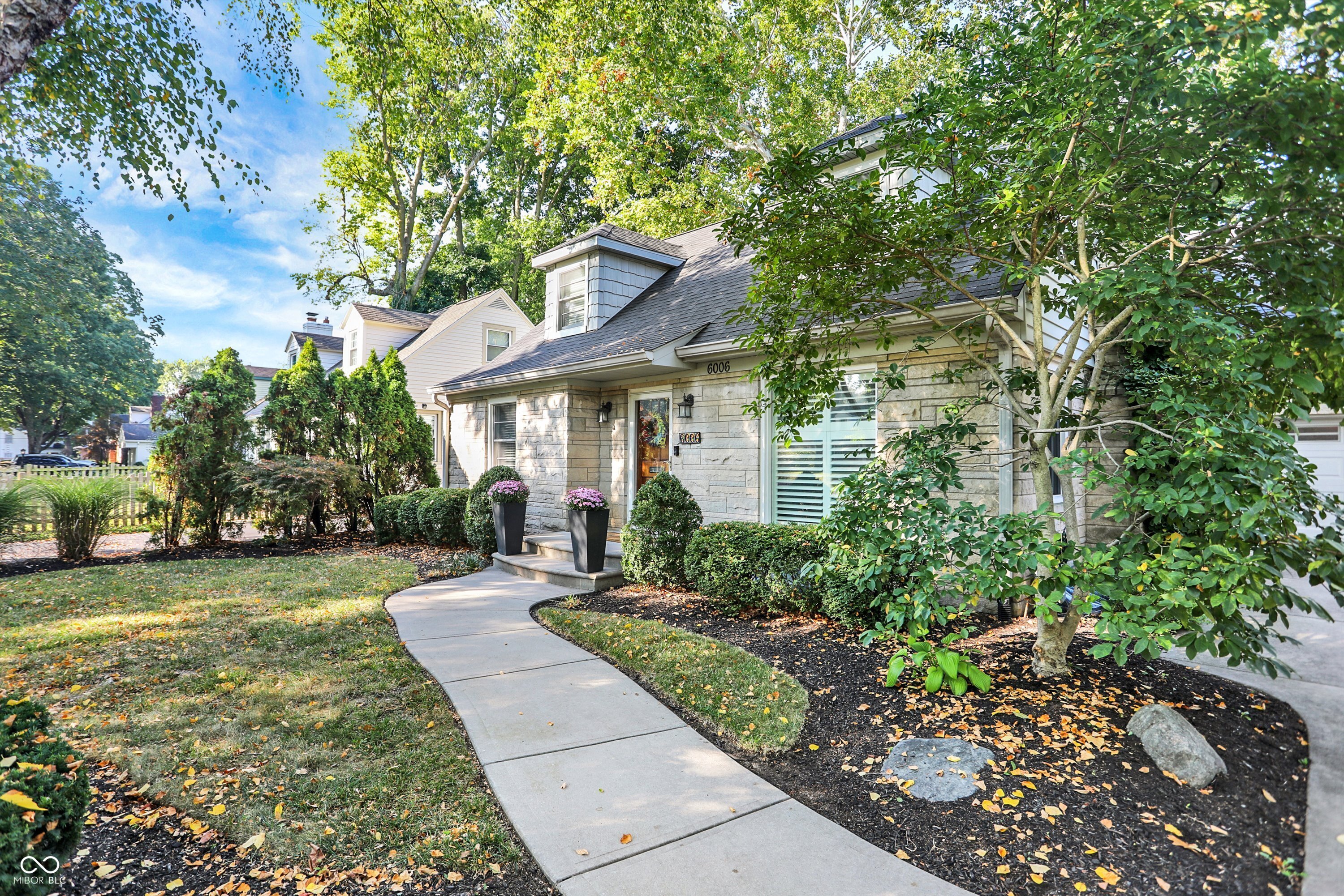 6006 Hillside Avenue W Drive