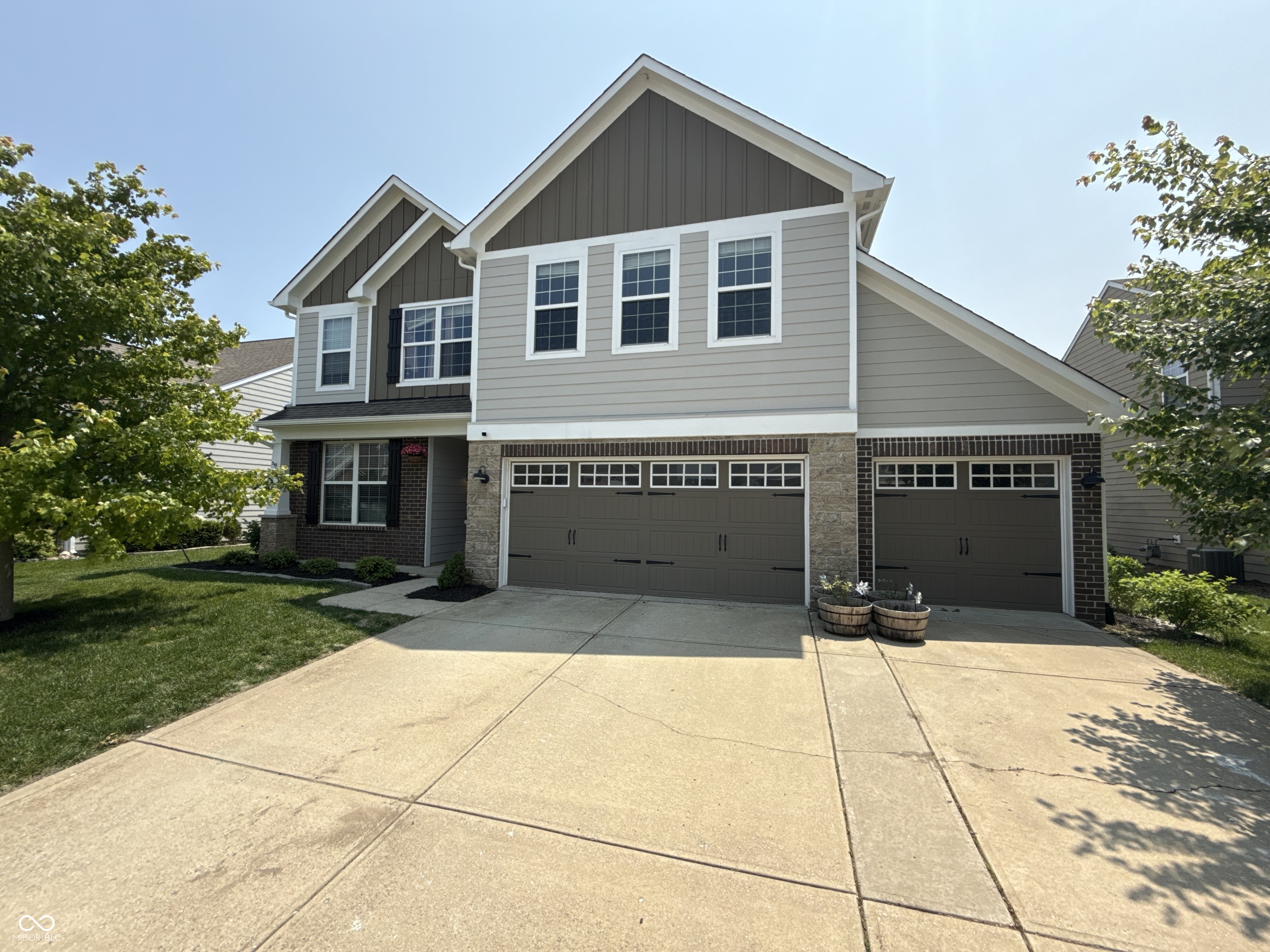 6345 Meadowview Drive