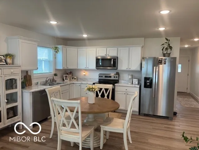 Columbus, Indiana 47201, United States, 2 Bedrooms Bedrooms, ,2 BathroomsBathrooms,Residential,Active,118170