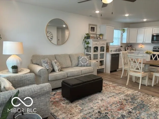 Columbus, Indiana 47201, United States, 2 Bedrooms Bedrooms, ,2 BathroomsBathrooms,Residential,Active,118170