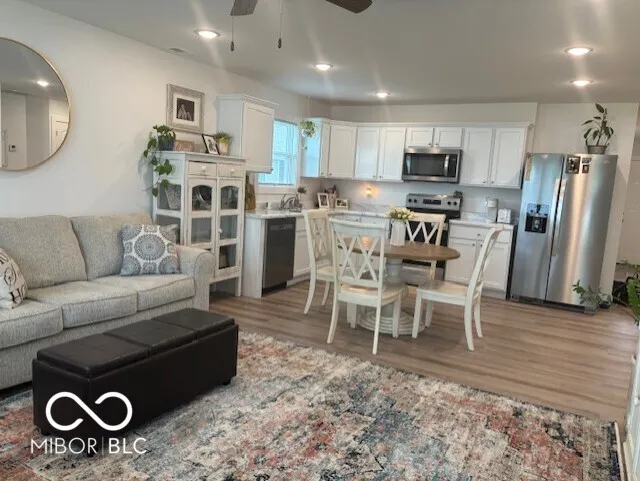 Columbus, Indiana 47201, United States, 2 Bedrooms Bedrooms, ,2 BathroomsBathrooms,Residential,Active,118170