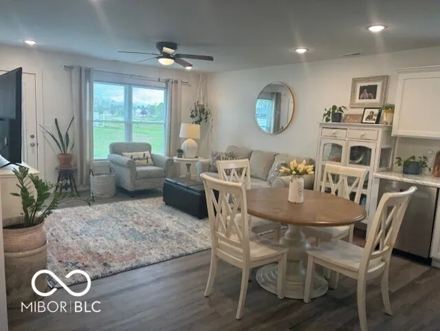 Columbus, Indiana 47201, United States, 2 Bedrooms Bedrooms, ,2 BathroomsBathrooms,Residential,Active,118170