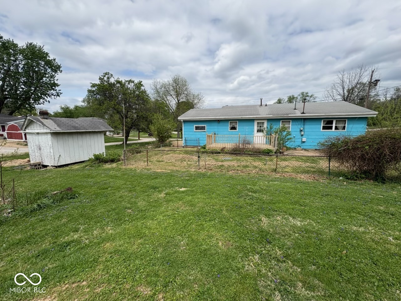 2305 W Beaumont Lane