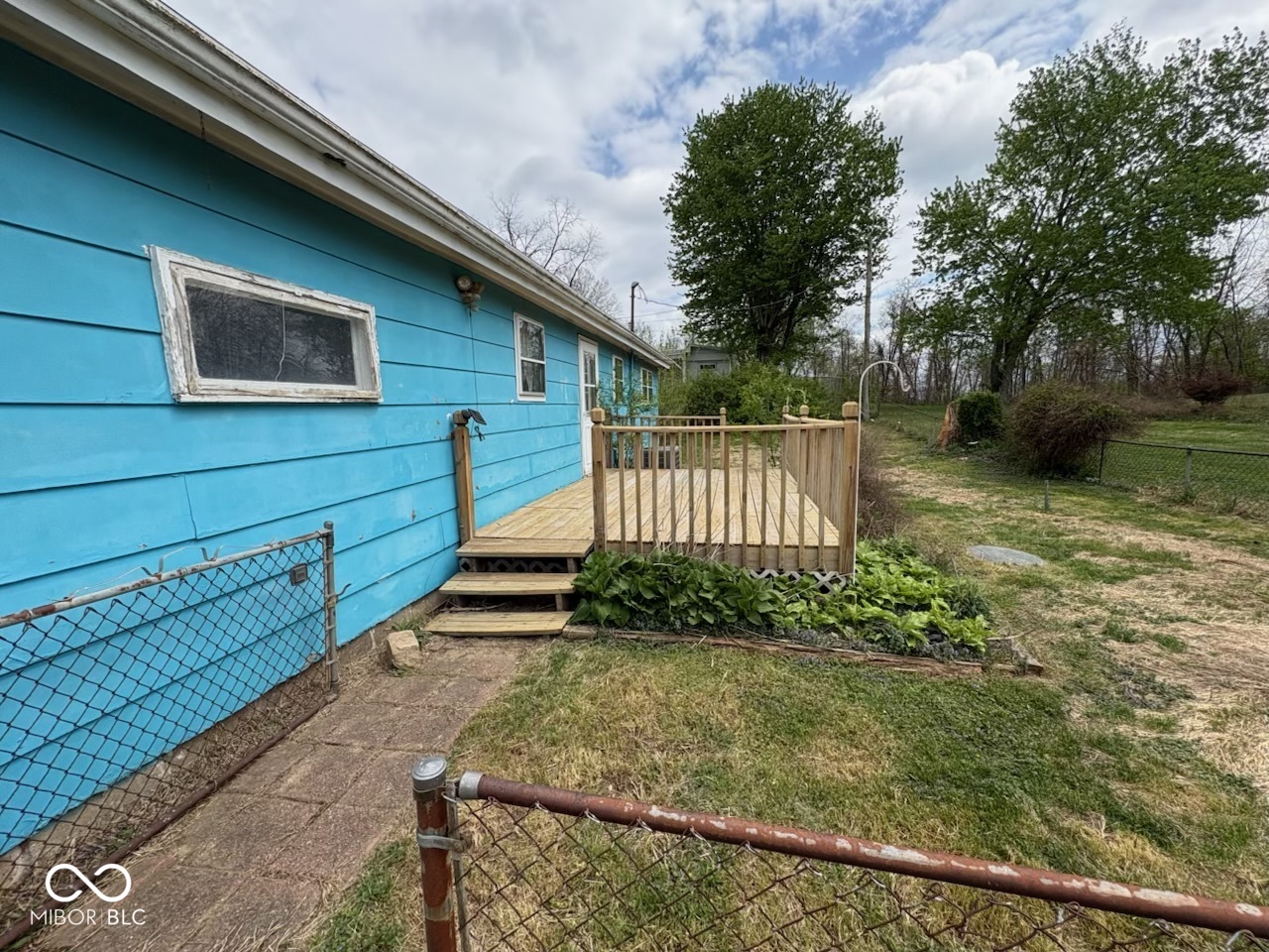 2305 W Beaumont Lane