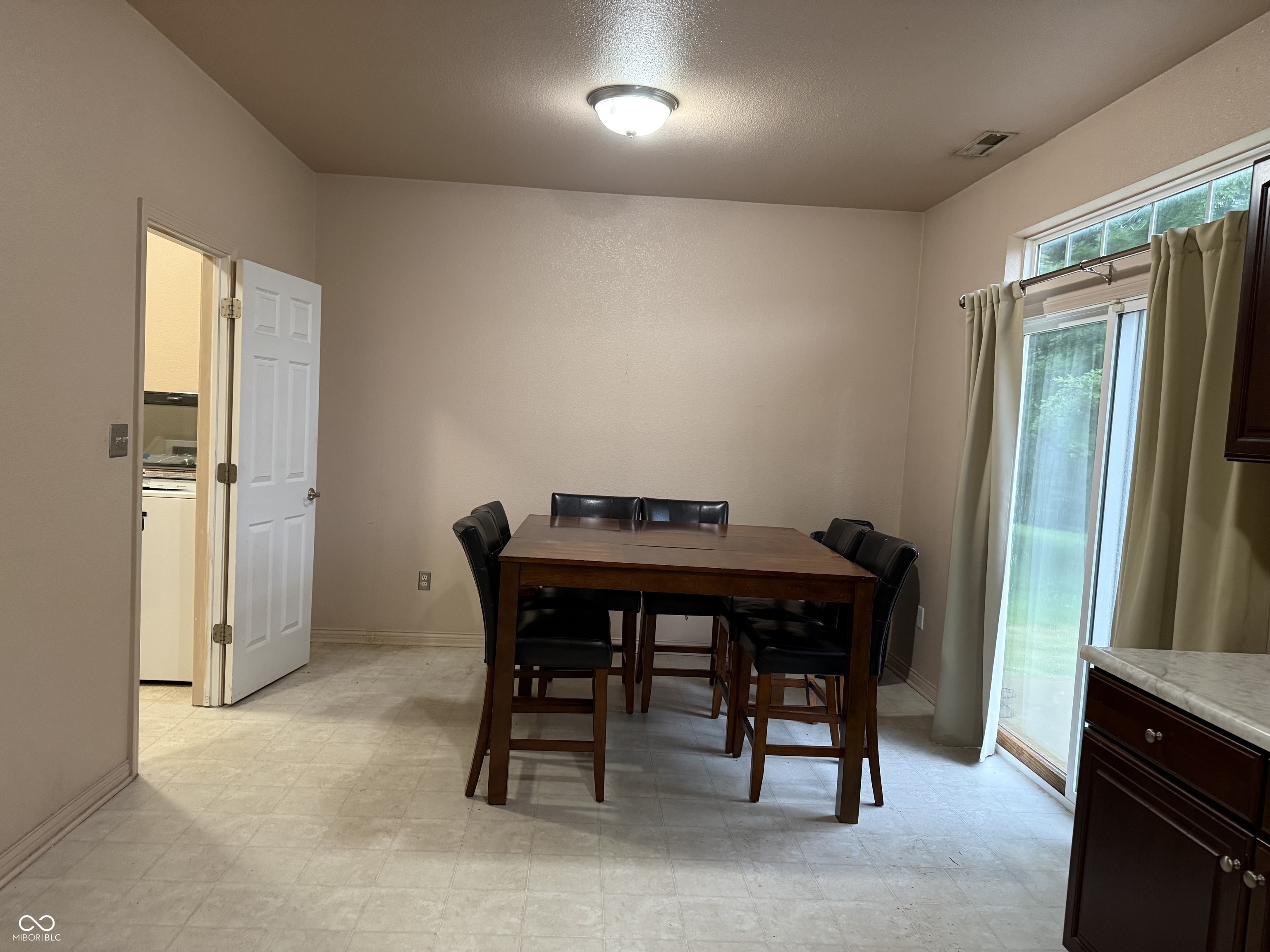 1816 Ernest Court