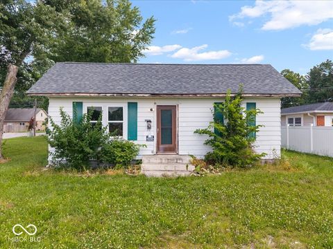 Photo of 1530 Holland Street, Noblesville, IN 46060 (MLS # 22112517)