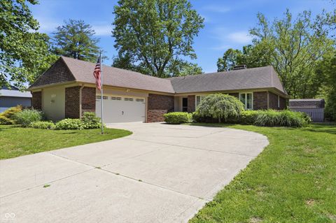 Photo of 929 Briarwood Drive, Greenwood, IN 46142 (MLS # 22101562)