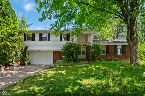 8227 Hoover Lane, Indianapolis, IN 46260 - MLS#: 22037146