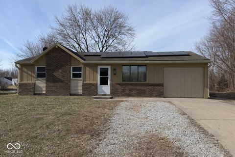 Photo of 3450 Pleasant Creek Drive, Indianapolis, IN 46227 (MLS # 22082001)