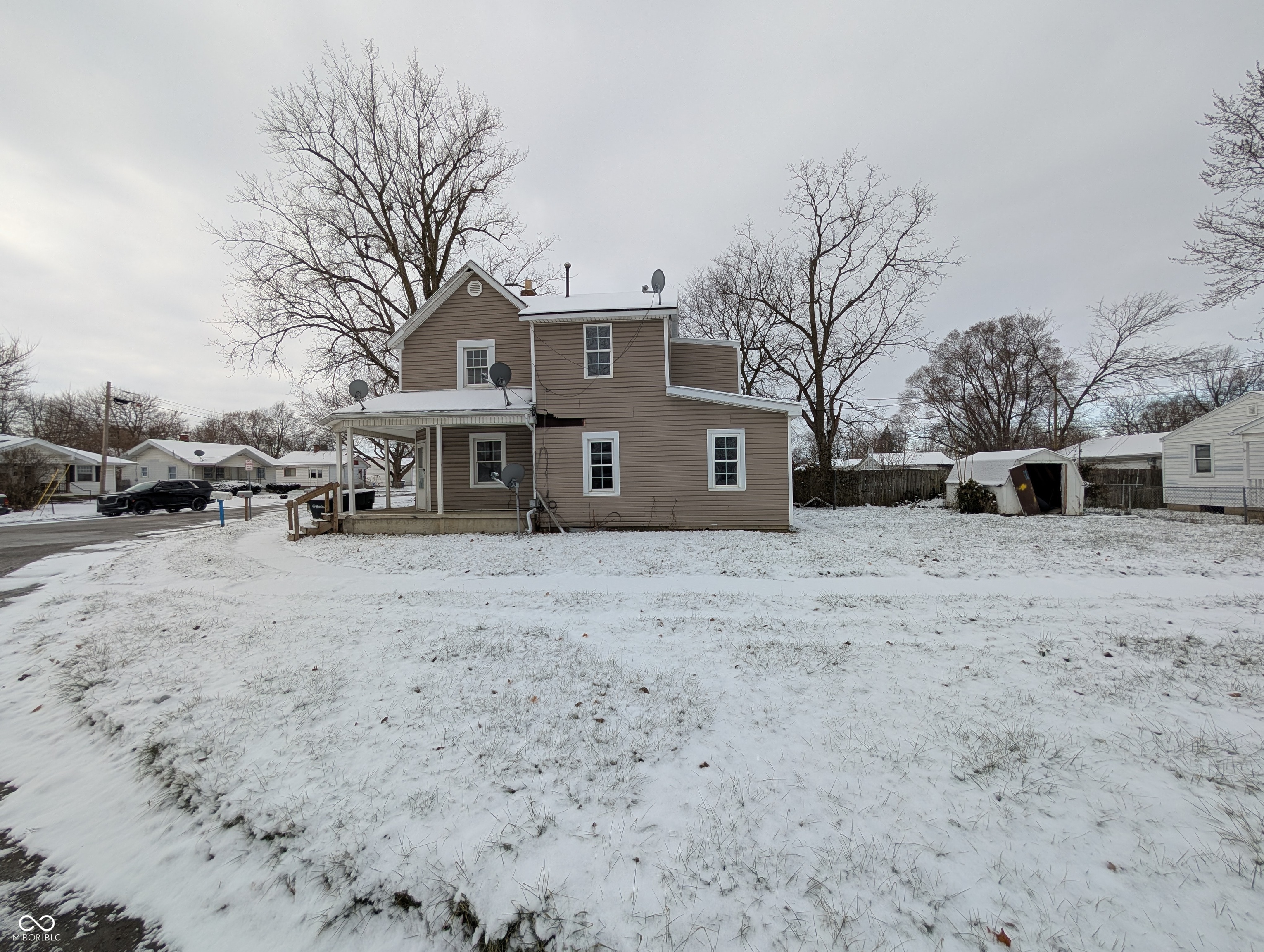 700 W 11th Street W