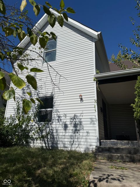 Photo of 608 Lincoln Street, Indianapolis, IN 46203 (MLS # 22067416)