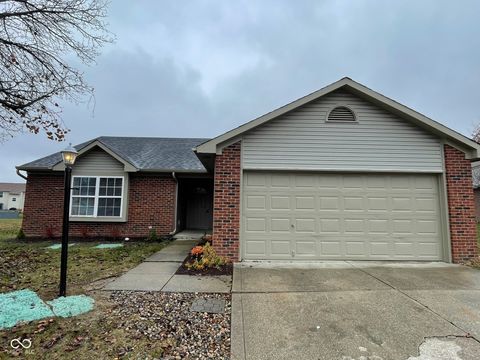 Photo of 8019 Douglas Fir Court, Indianapolis, IN 46236 (MLS # 22075923)