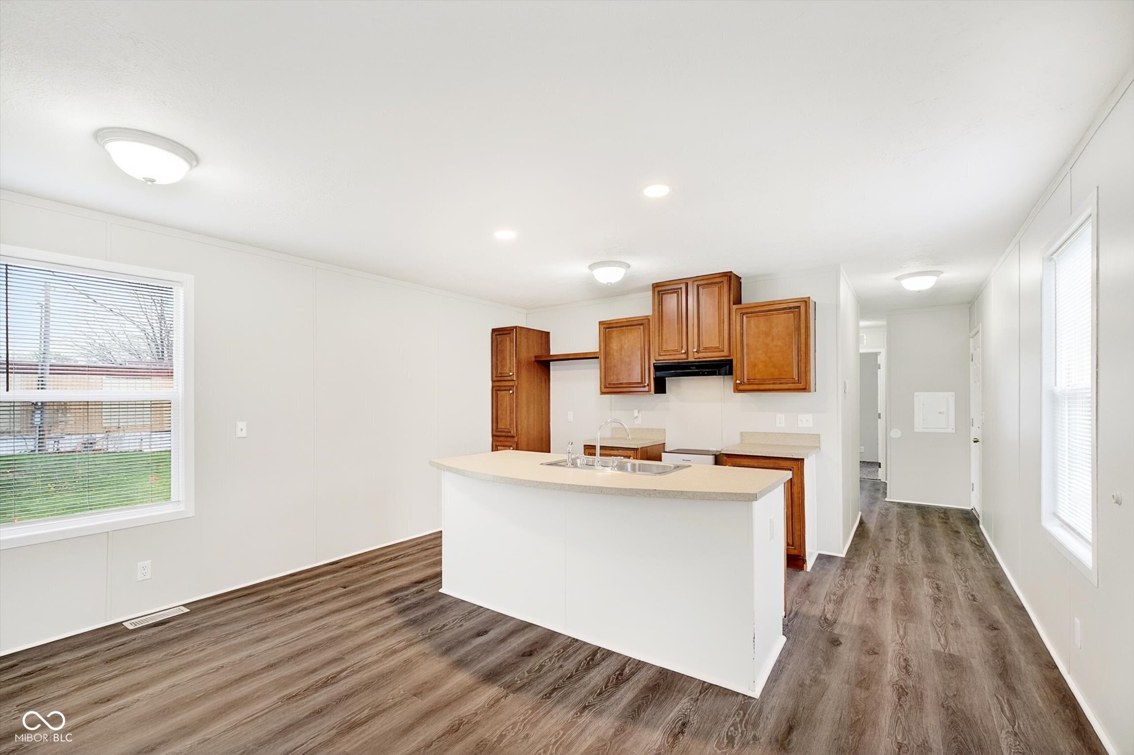 154 Echo Lake E