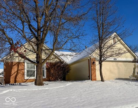 Photo of 7618 Trophy Club Drive S, Indianapolis, IN 46214 (MLS # 22076922)