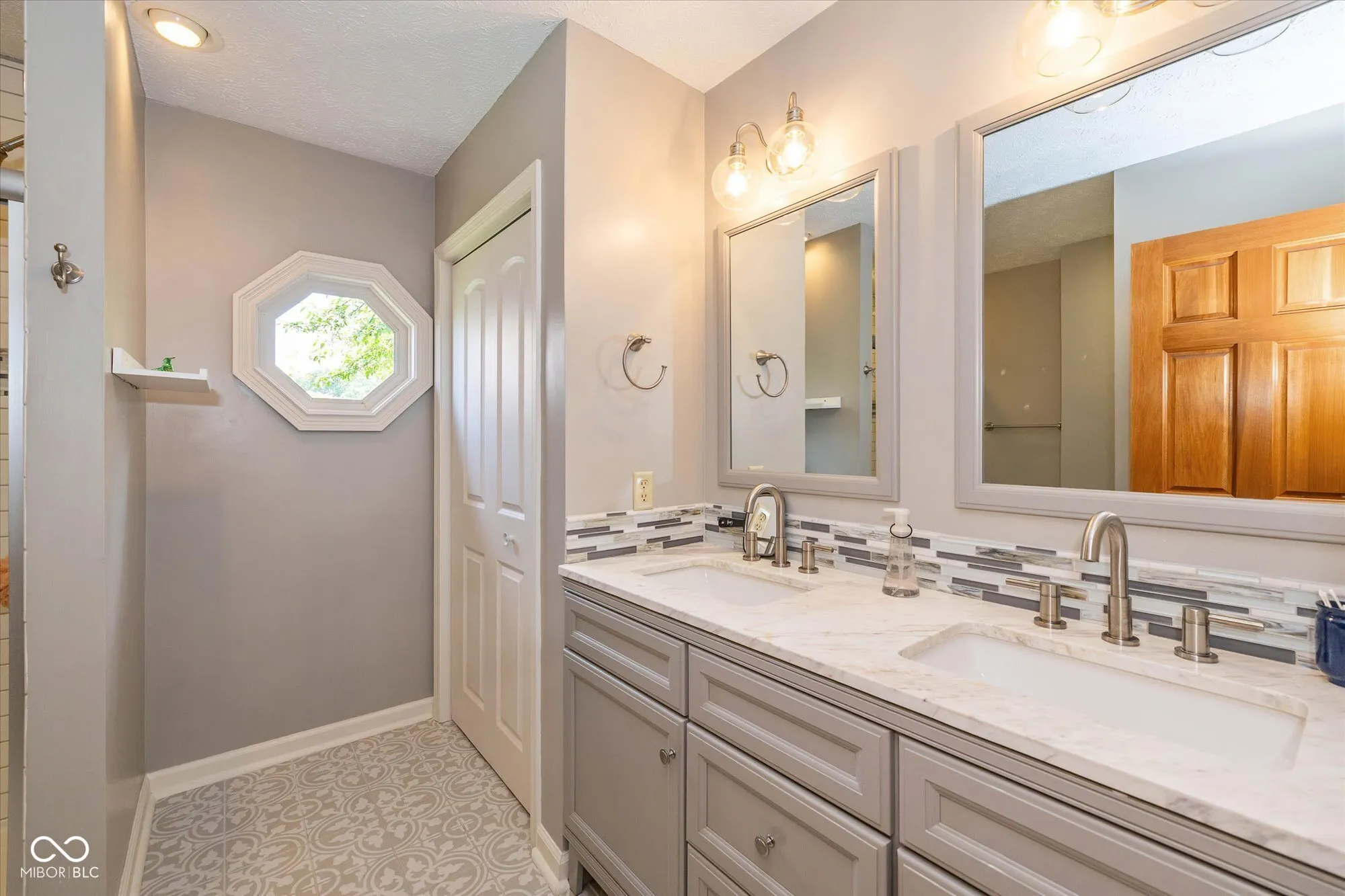 Avon, Indiana 46123, United States, 3 Bedrooms Bedrooms, ,3 BathroomsBathrooms,Residential,Pending,159640