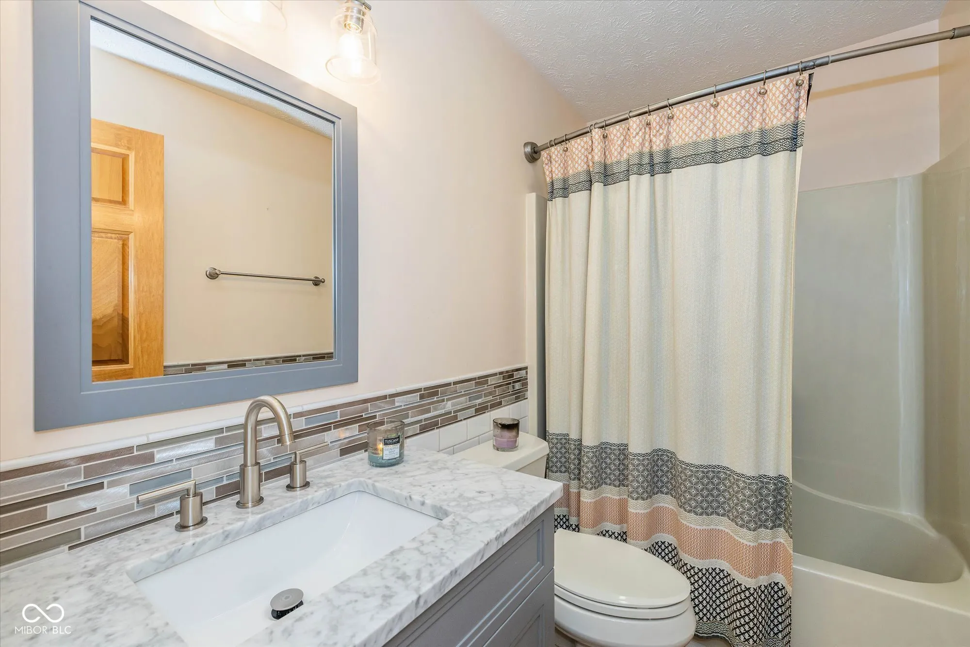 Avon, Indiana 46123, United States, 3 Bedrooms Bedrooms, ,3 BathroomsBathrooms,Residential,Pending,159640