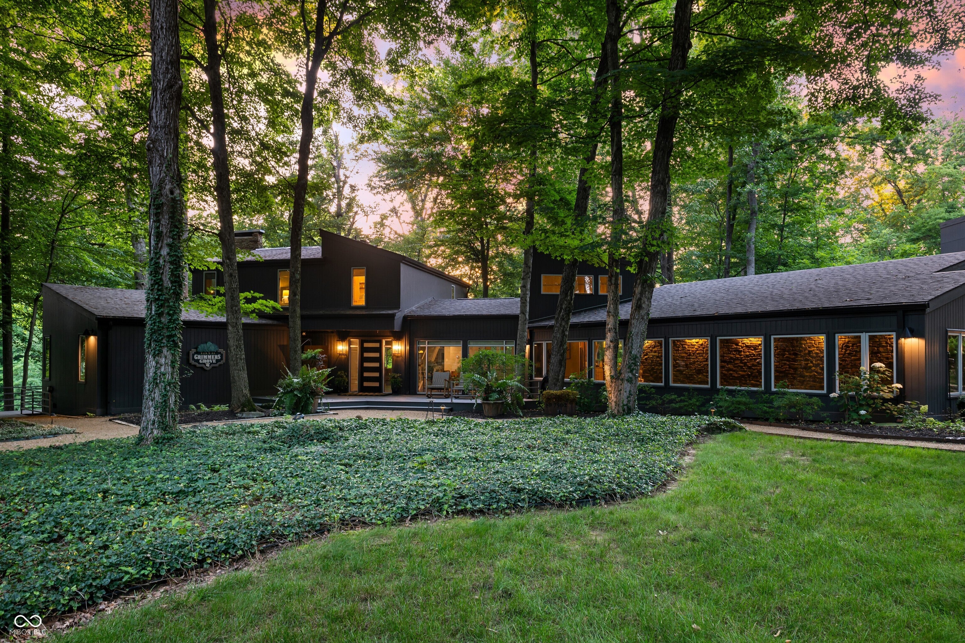 7502 S Susan Lane