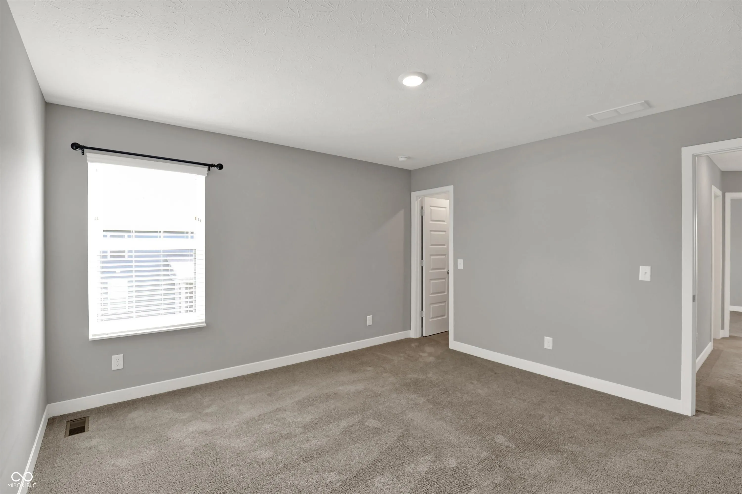 Fortville, Indiana 46040, United States, 5 Bedrooms Bedrooms, ,6 BathroomsBathrooms,Residential,Active,117112