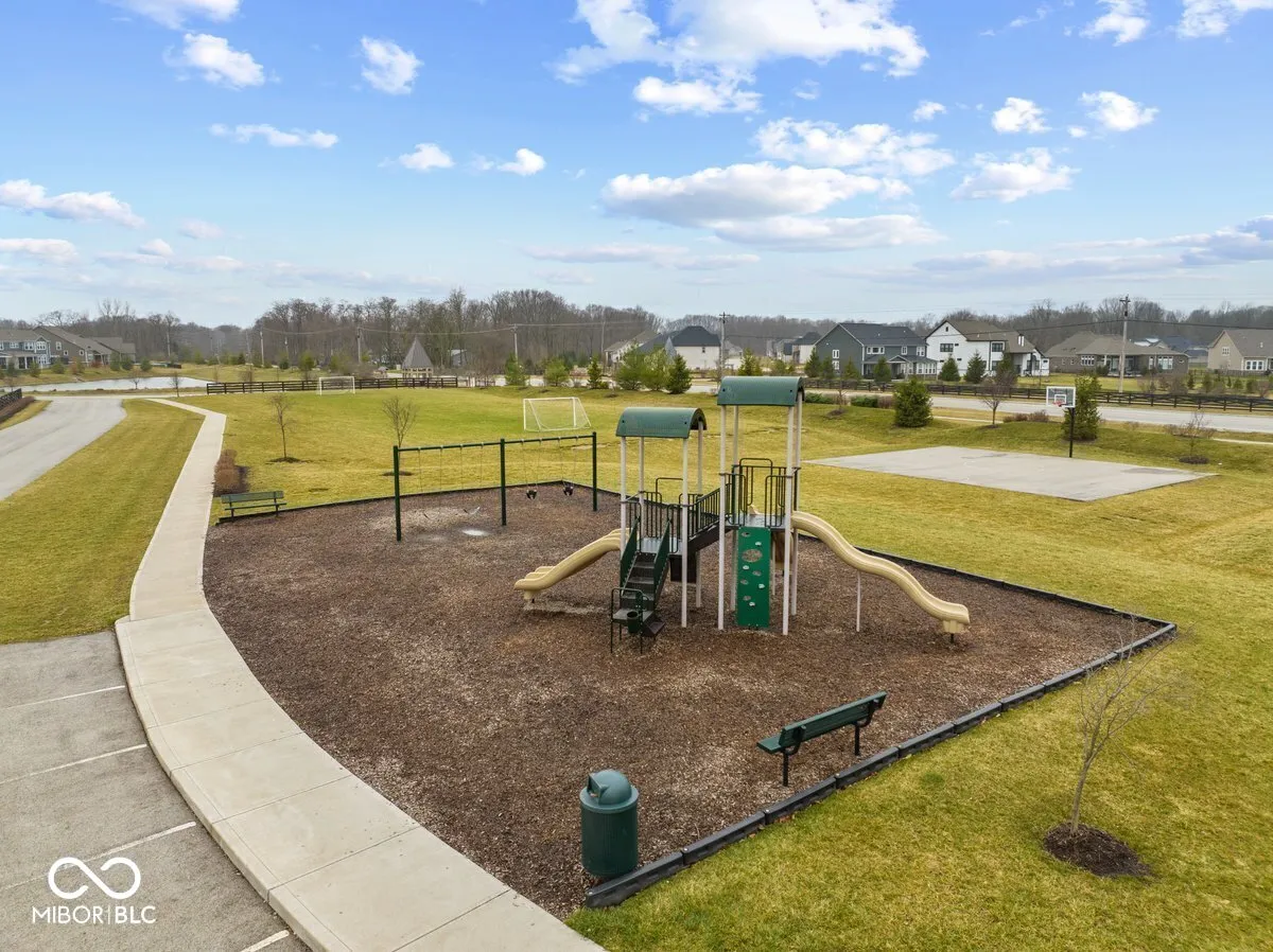 Fortville, Indiana 46040, United States, 5 Bedrooms Bedrooms, ,6 BathroomsBathrooms,Residential,Active,117112