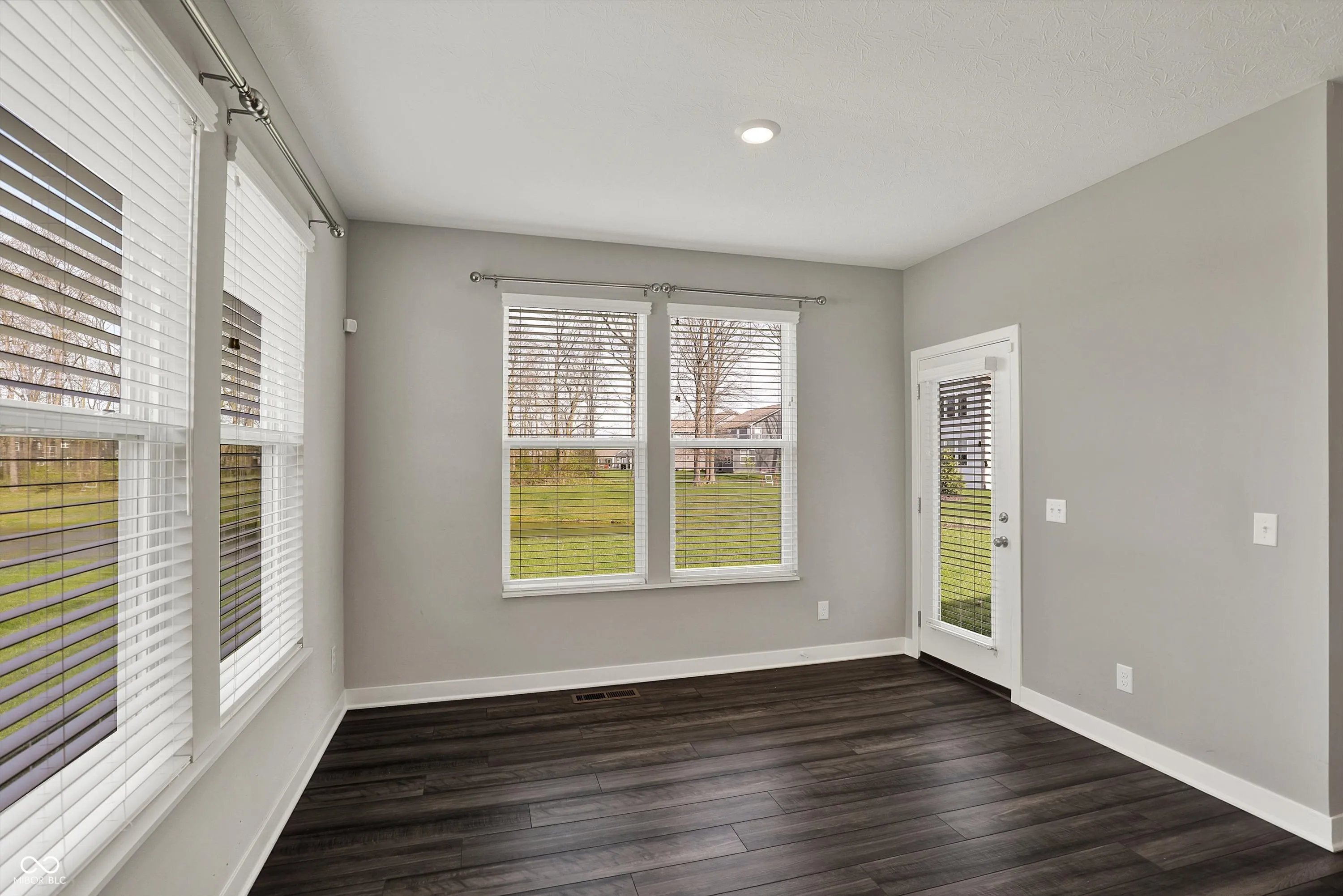 Fortville, Indiana 46040, United States, 5 Bedrooms Bedrooms, ,6 BathroomsBathrooms,Residential,Active,117112