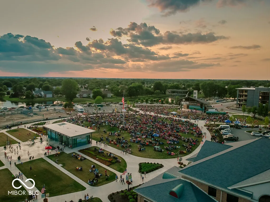 Fortville, Indiana 46040, United States, 5 Bedrooms Bedrooms, ,6 BathroomsBathrooms,Residential,Active,117112