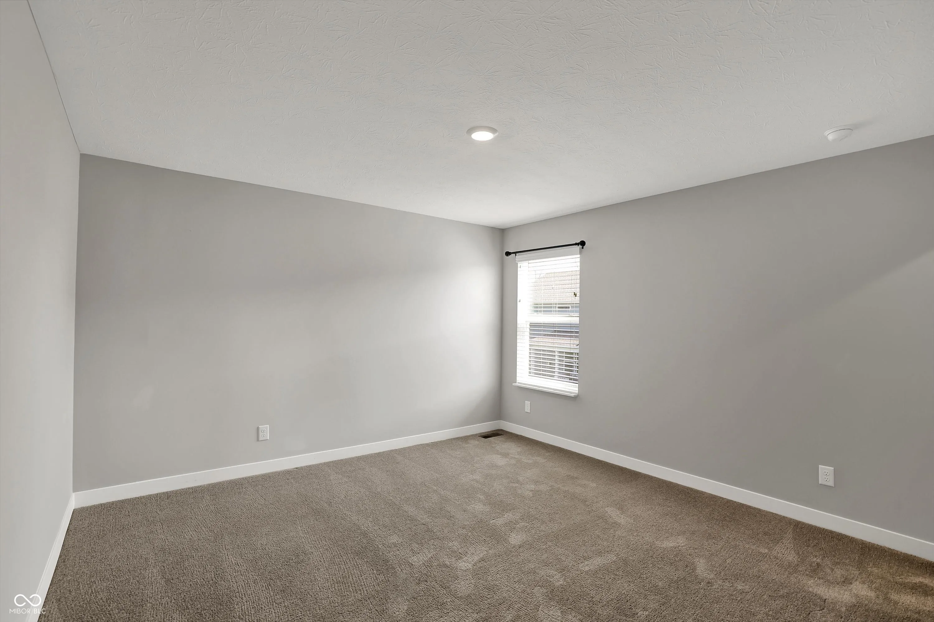 Fortville, Indiana 46040, United States, 5 Bedrooms Bedrooms, ,6 BathroomsBathrooms,Residential,Active,117112