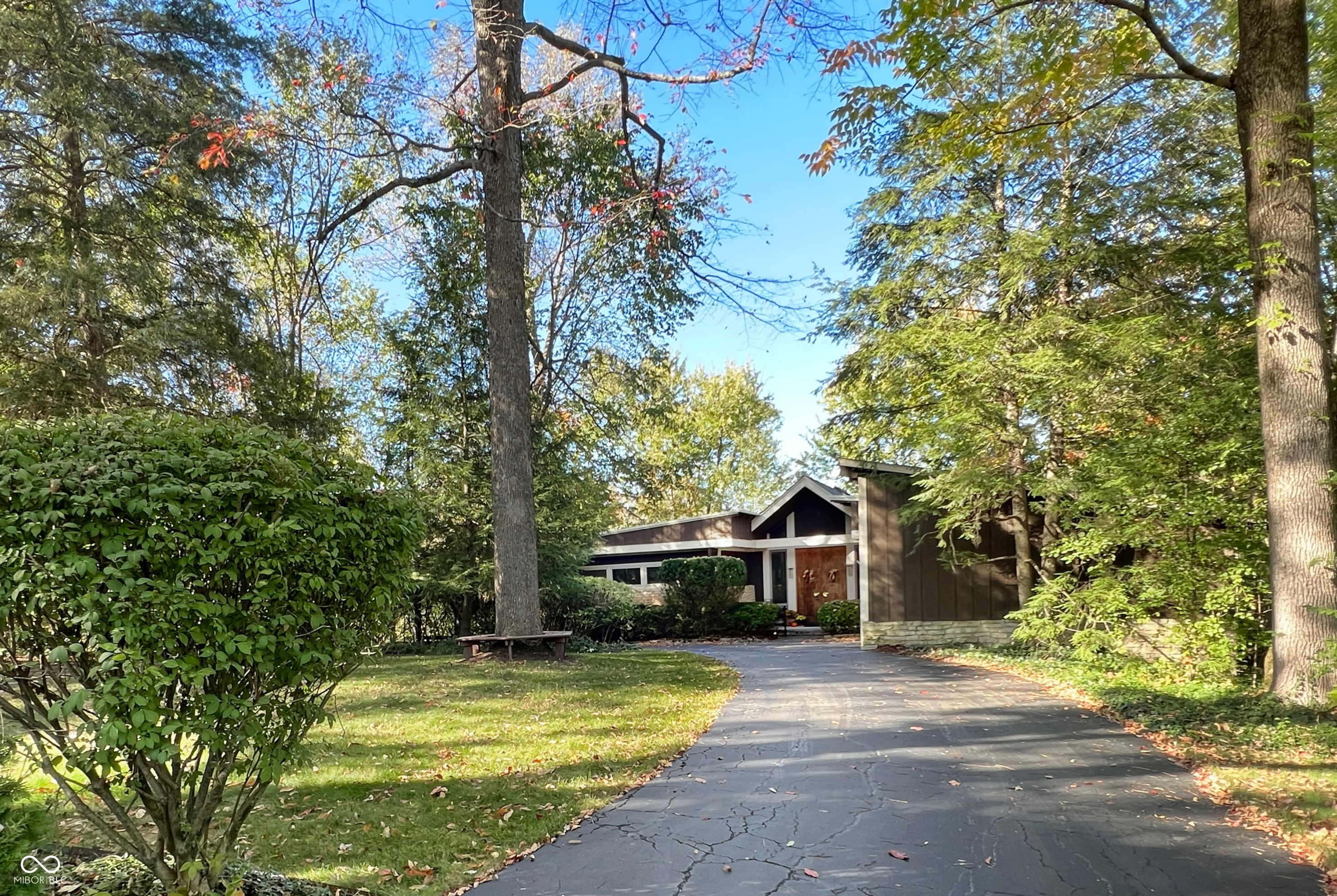 4024 W South Wood Lake Drive