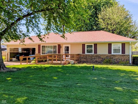 Photo of 8248 S Belmont Avenue, Indianapolis, IN 46217 (MLS # 22096819)