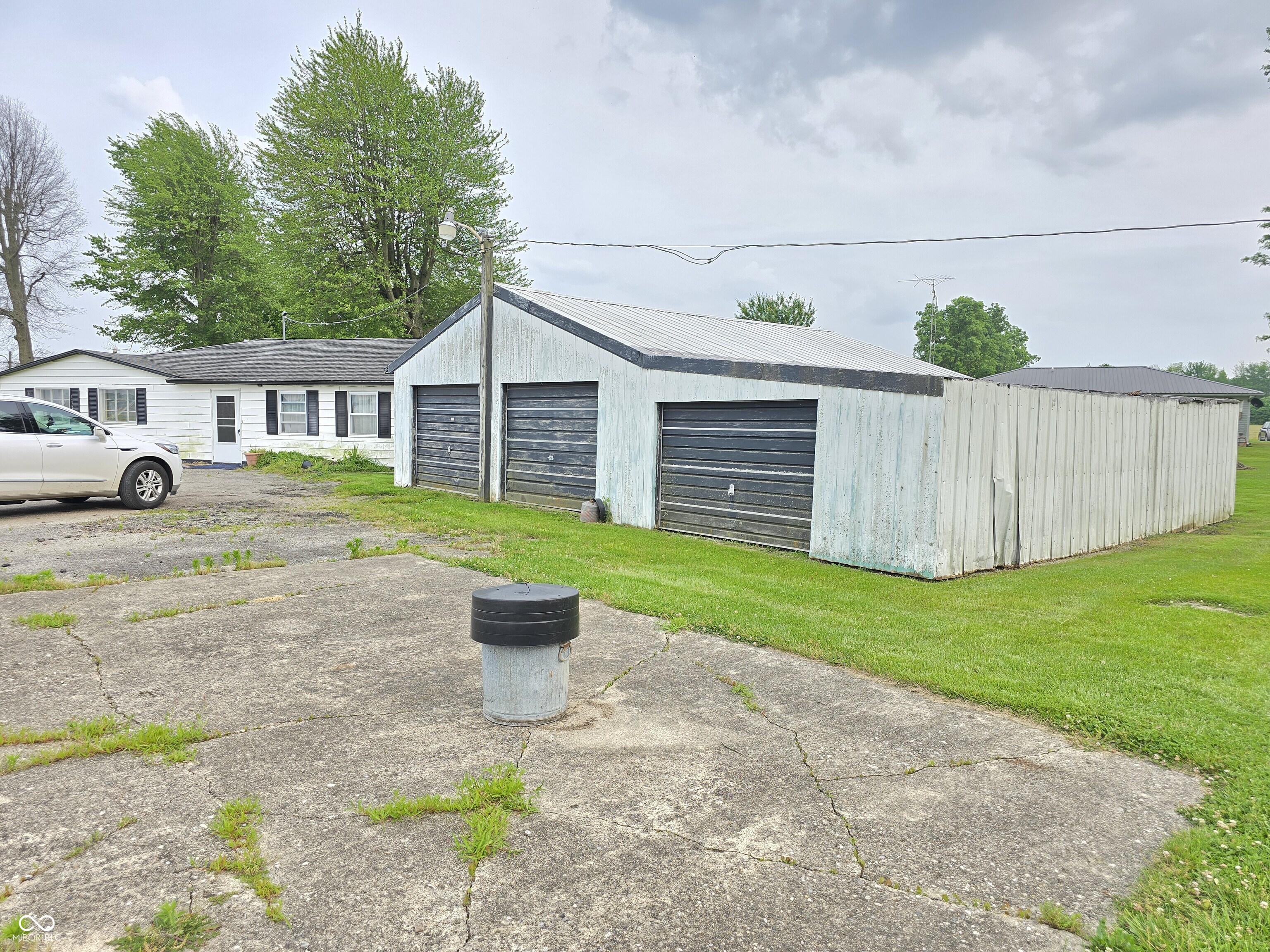 8811 E State Road 46