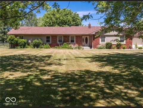 Photo of 9624 Perlinda Lane, Indianapolis, IN 46259 (MLS # 22085222)